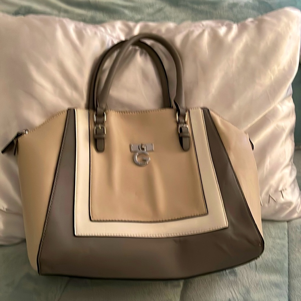 G by Guess Ken and gray dome shaped handbag/purse